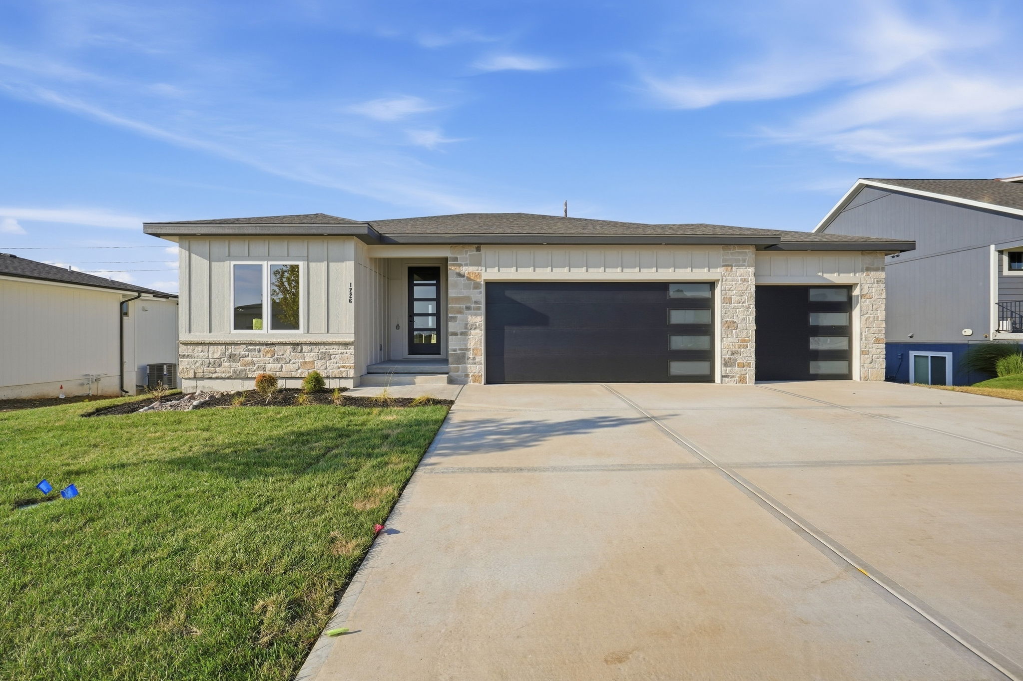 1226 Larkspur